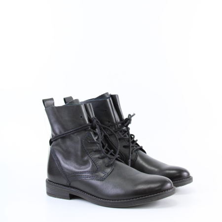 Ботинки со шнурками